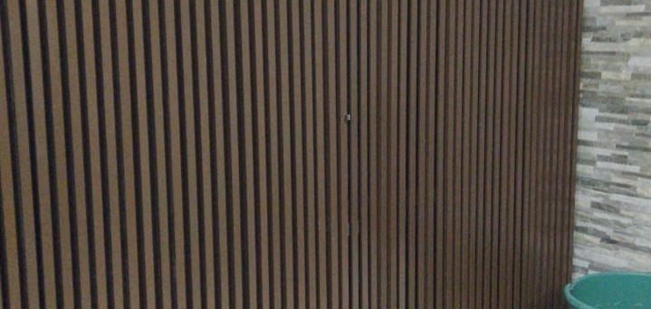 Fechamento de shaft em perfil metálico com pintura eletrostática marrom tabaco